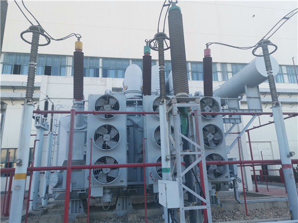 我公司承接龍口南山集團SFP11-400000/220KVA超高壓電力變壓器維護保養(yǎng)現(xiàn)場。