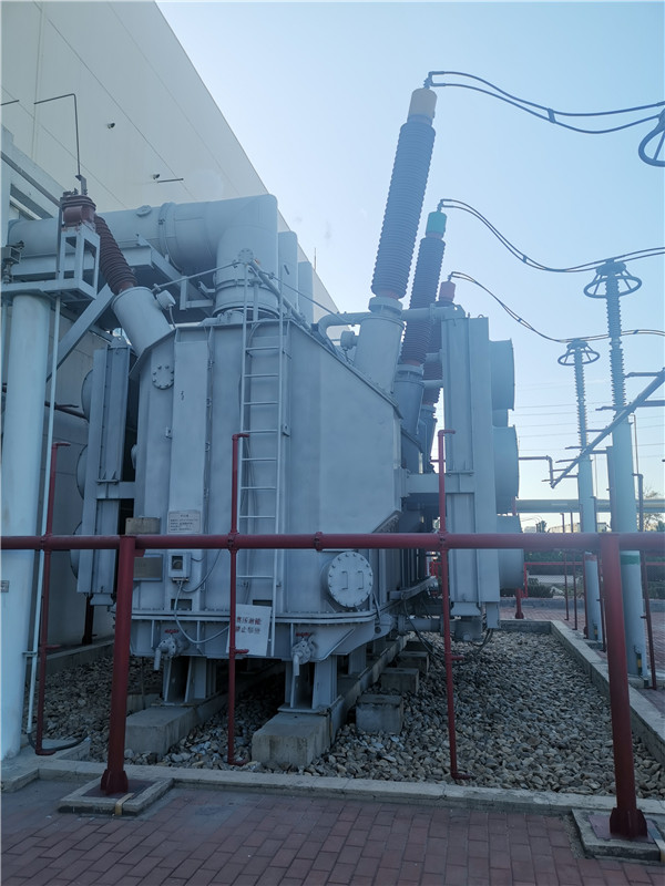 我公司承接龍口南山集團SFP11-400000/220KVA超高壓電力變壓器維護保養(yǎng)現(xiàn)場。